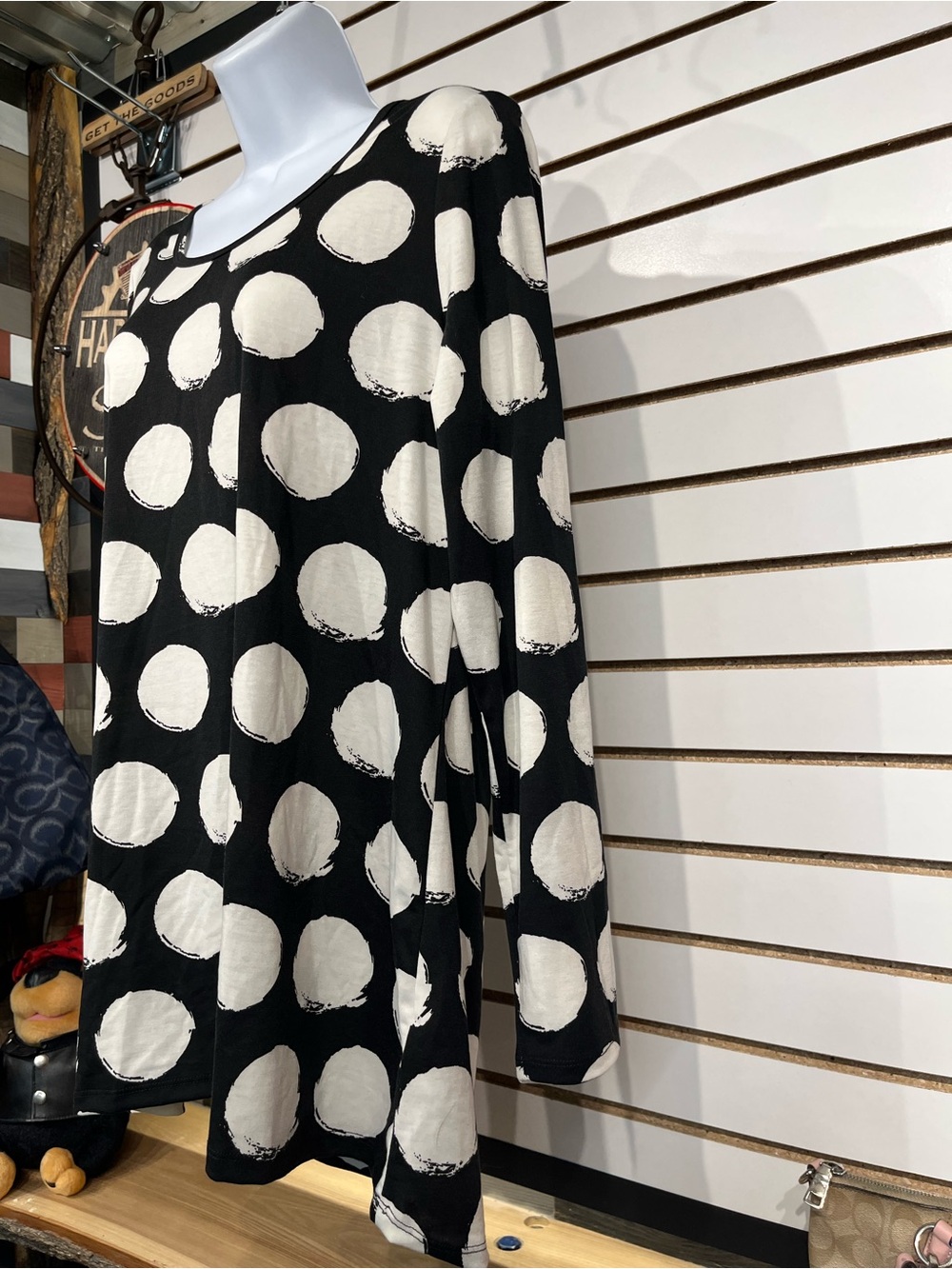 LuLaRoe Lynnae tee size large - Picture 3 of 10